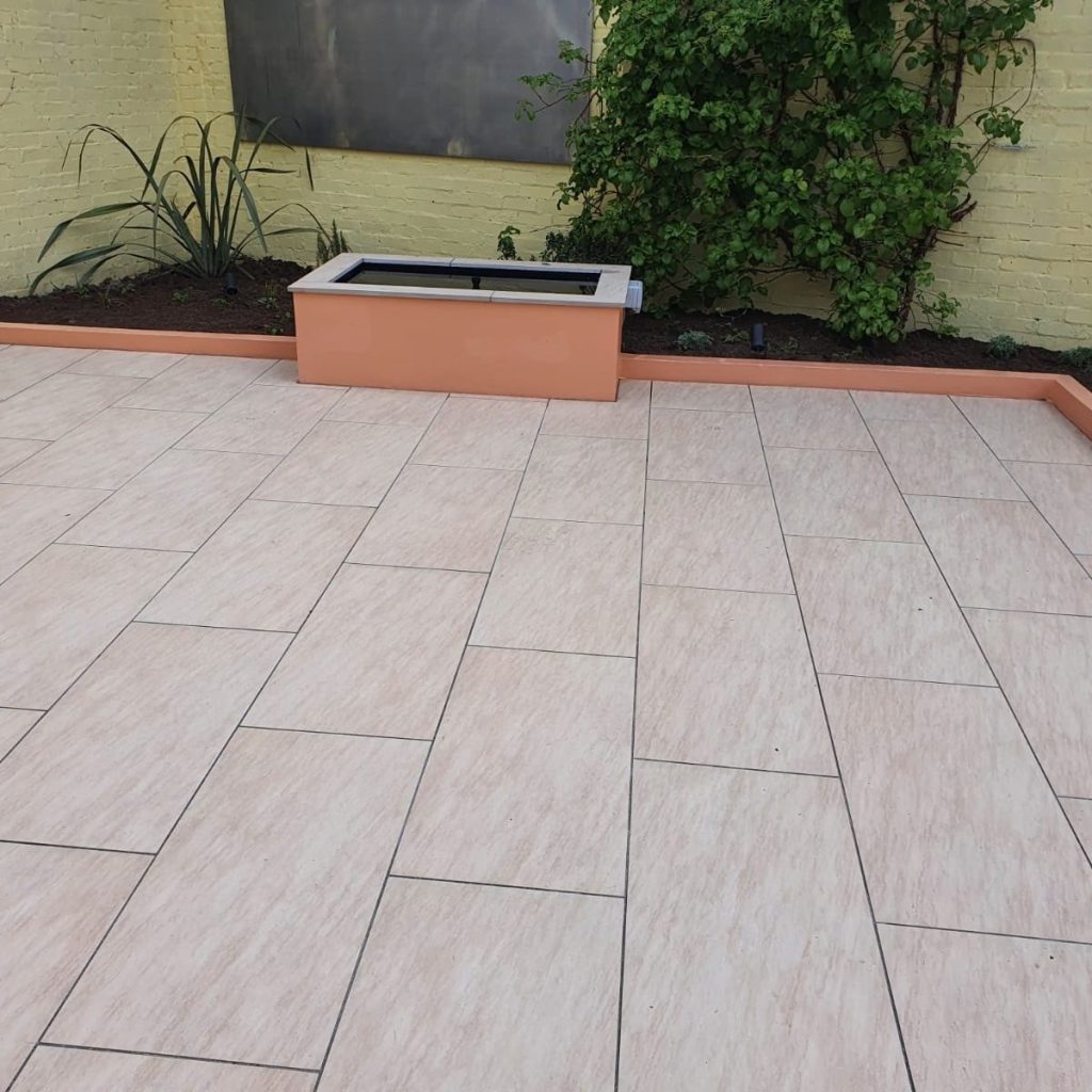 Pale porcelain courtyard with rendered raised planter